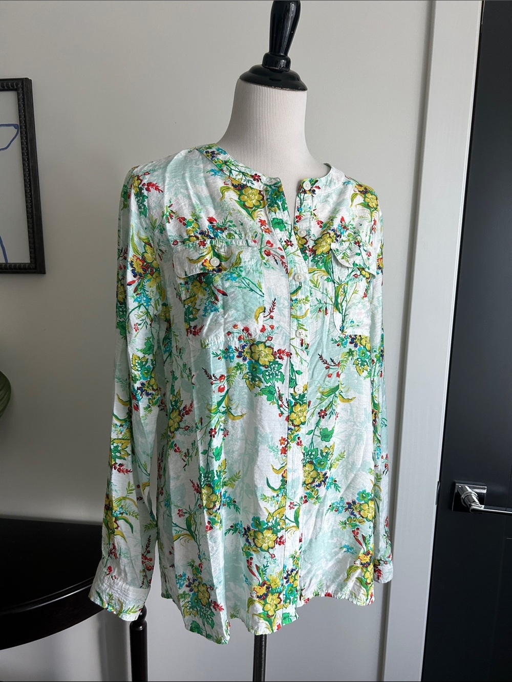 Van heusen M Light Floral Button-Front Blouse in Mint red white and Green